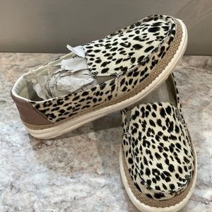 Womens size 8 Hey Dude cheetah shoes